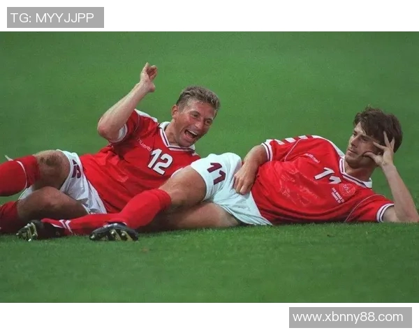 外国足球球星小哥们的精彩表现与成长历程解析