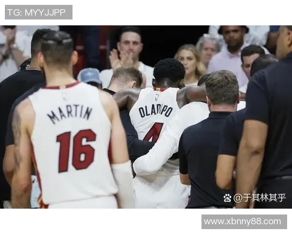 足球巨星最新动态截图曝光引发球迷热议瞬间刷屏全网关注 足球巨星最新动态截图曝光引发球迷热议瞬间刷屏全网关注